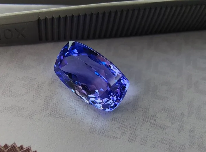 1 pcs Blue, Violet Tanzanite - 4.26 ct - International Gemological Institute (IGI) - AAA Colour Loupe Clean