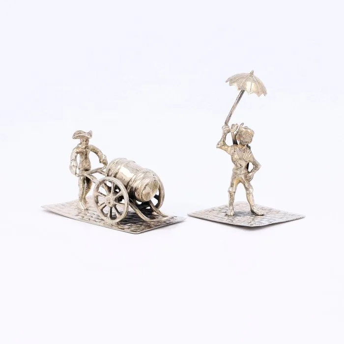 C. & A. Lesener. - Figurine - Vatenkruier & Paraplu verkoper -.835 silver