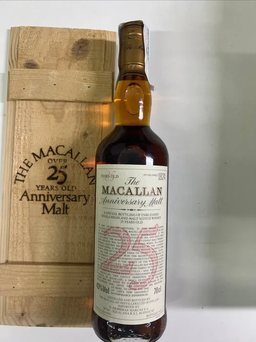 Macallan 1970 25 years old The Anniversary Malt - b. 1995 - 70cl