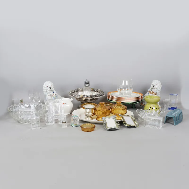 A Collection of Various Glass and Ceramics (Qty)