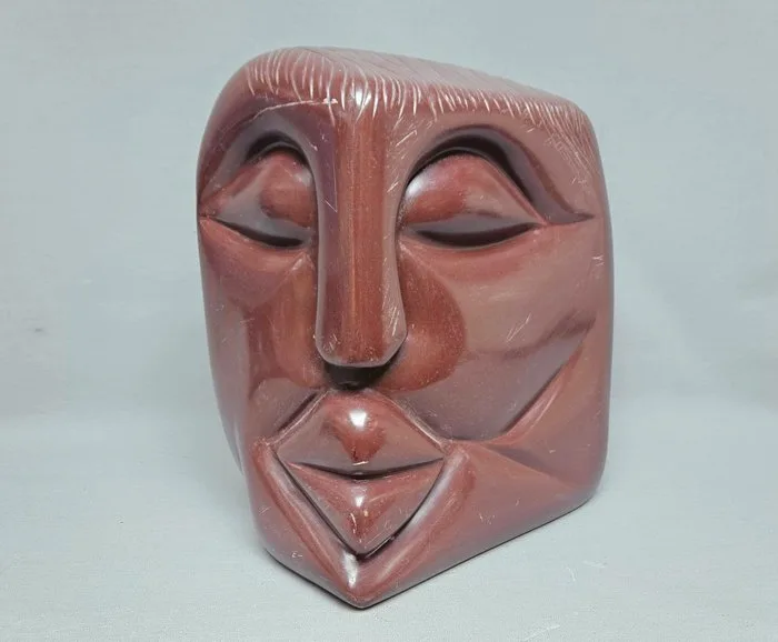 Dick Dal (1945–2026) - Sculpture, "Mother in law" - 37 cm - Solid natural stone