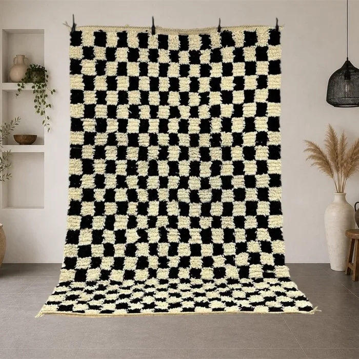 White and black Beni Ouarain rug — Berber craftsmanship of Morocco. - Carpet - 247 cm - 153 cm