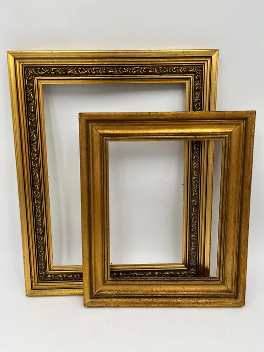 Frame (2) - Wood - A pair of golden frames