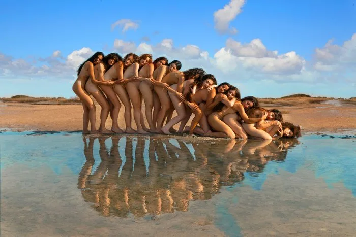 Tatiana Cardellicchio - Common body (Intimacy as a form of resistence)-XL