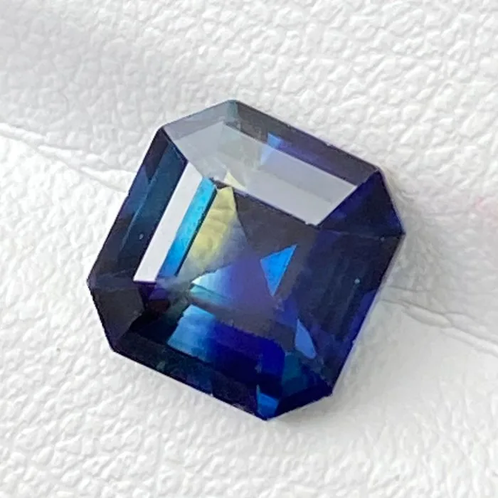 Bi-colour Sapphire - 3.56 ct - Gemological Institute of America (GIA) - Bicolor Teal (Gem Grade)