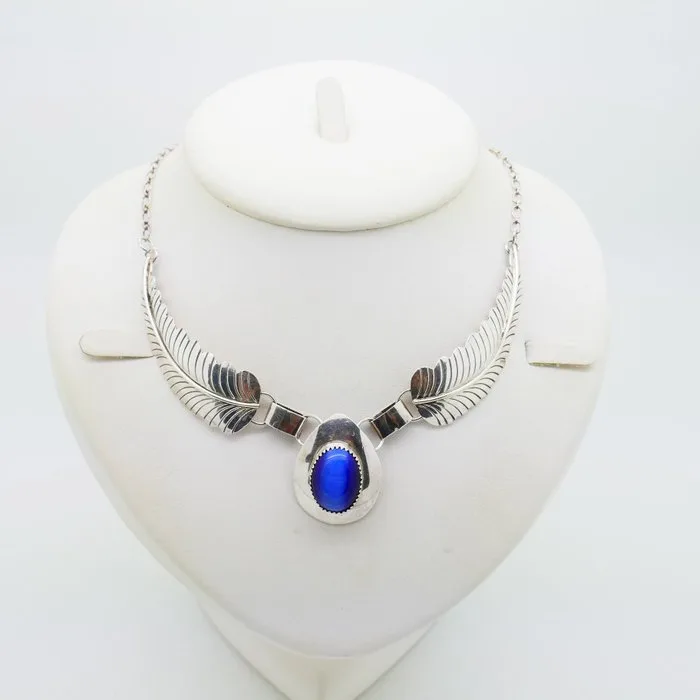 Necklace with feathers and blue stone - Navajo - U.S