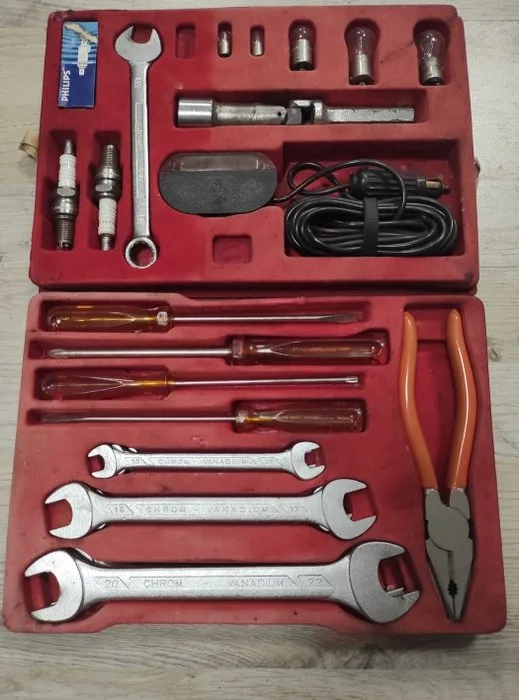 Ferrari Mondial 8 Tool Kit trays - Complete - Ferrari - Extremely Rare - Top condition