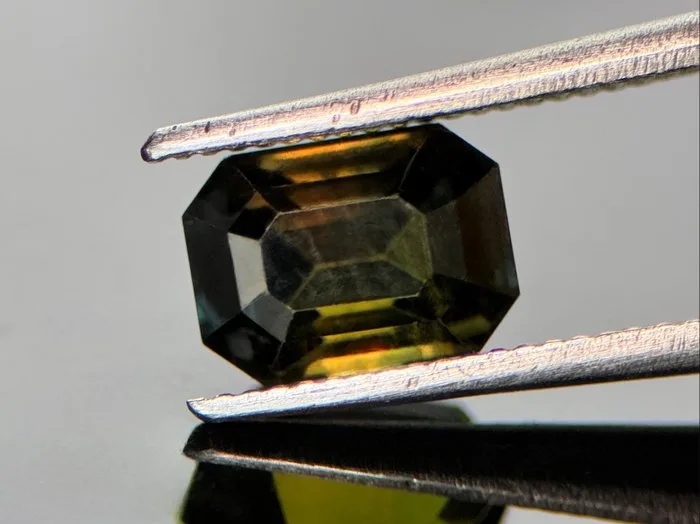 Blue, Green, Yellow Sapphire - 1.80 ct - Gem research Swiss Lab (GRS) - No Heat, Fancy Natural