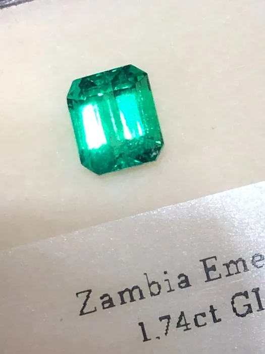 1 pcs Green Emerald - 1.74 ct - International Gemological Institute (IGI)