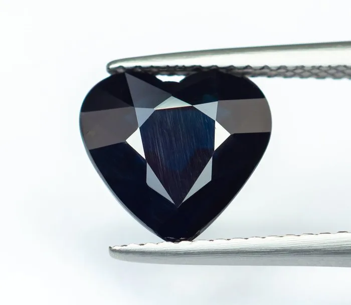 Sapphire - 4.49 ct - International Gemological Institute (IGI) - Dark Blue (No Heat)