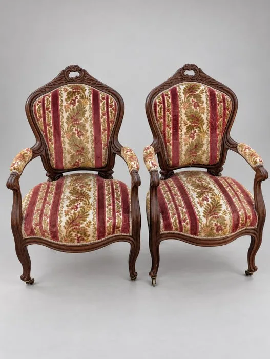 Fauteuil (2) - Walnut - Louis XV Massif