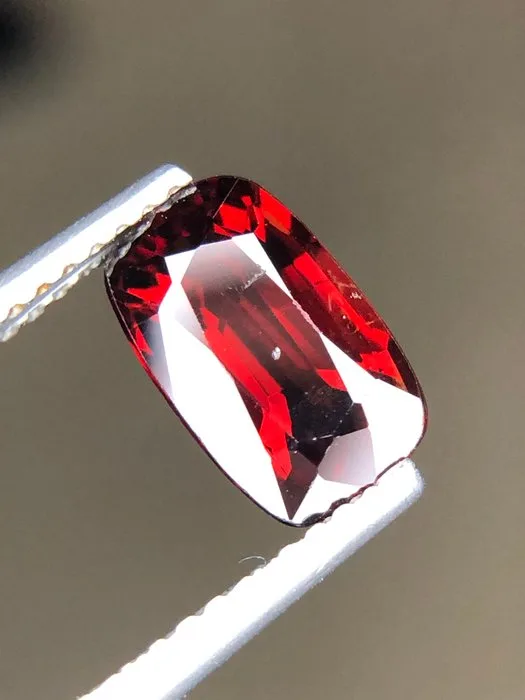 1 pcs Red Spinel - 1.74 ct - International Colored Gemstone Association (ICA GemLab) - Lovely red spinel #1170