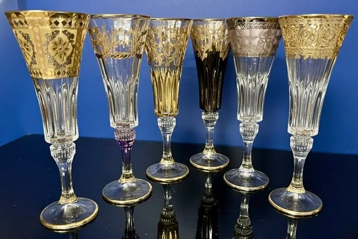 La maison du Lia - Champagne glass (6) - Authentic Bohemian crystal flutes, carved, engraved, and decorated. - 24kt gold