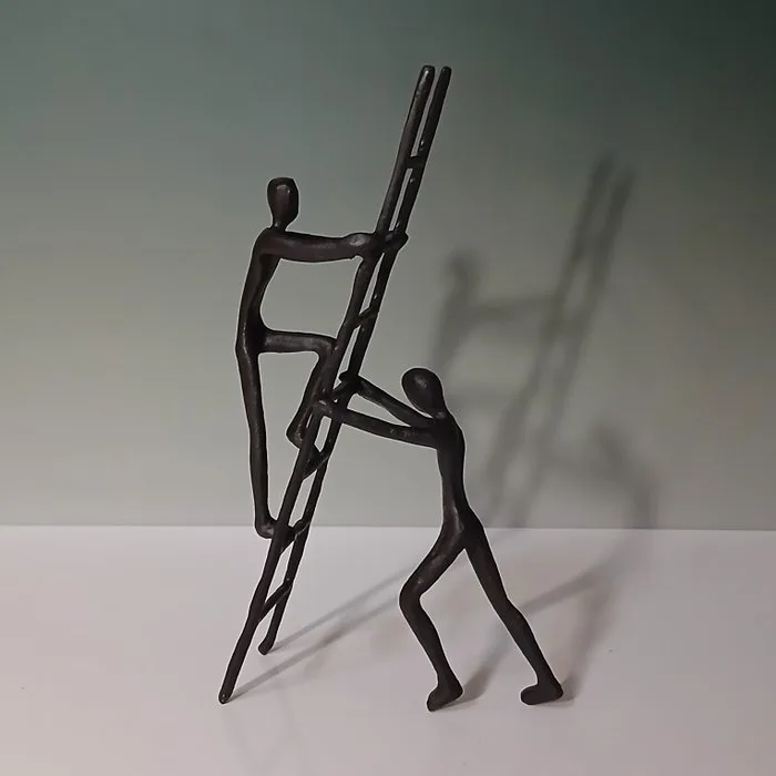 Sculpture, Equilibre sur échelle - 23 cm - Source
