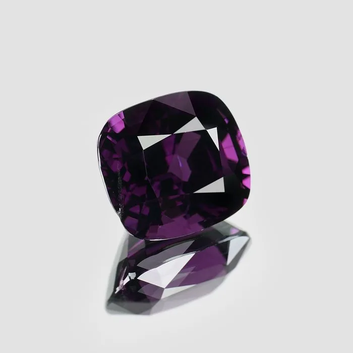 1 pcs Violet Spinel - 4.50 ct - International Gemological Institute (IGI)