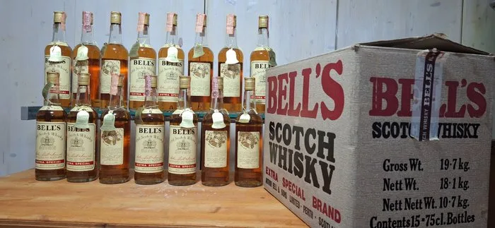 Bell's 5 years old Extra Special - b. 1980s - 75cl - 15 bottles