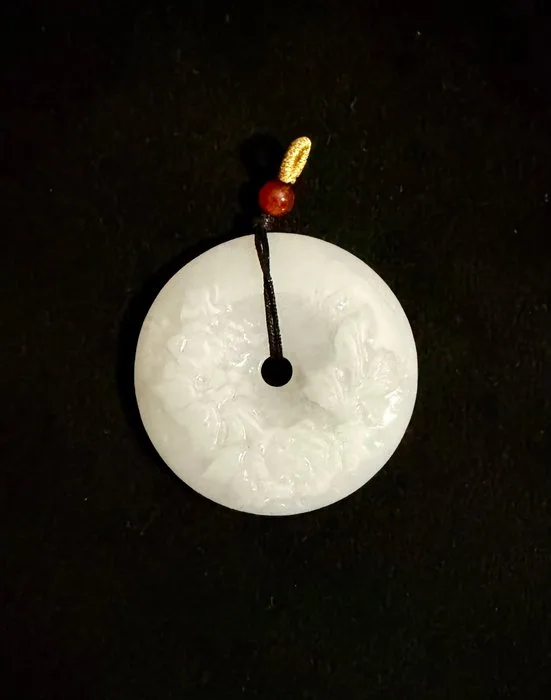 Jadeite pendant - Jade - China - Late 20th century