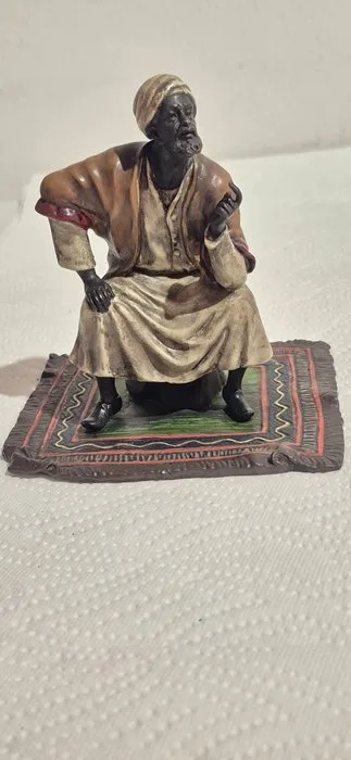 Sculpture, Orientale auf Teppich - 12.5 cm - Cold painted bronze