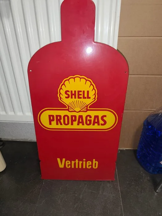 Shell - Boss Hahn Pyro Email - Advertising sign - Iron