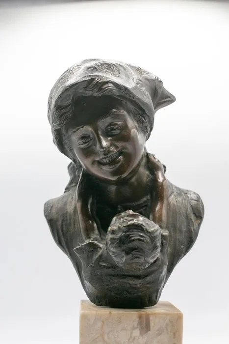 Dal modello di Vincenzo Cinque (1852-1929) - Sculpture, Maternità – giovane madre con bambino - 25 cm - Patinated bronze, marble base
