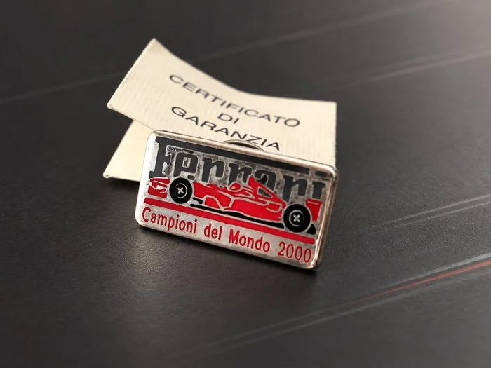 Badge - Ferrari - Spilla commemorativa - Argento.925 sterling - 2000