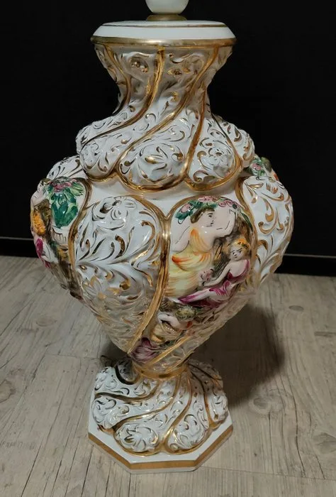 Capodimonte - Lamp - Porcelain - Large antique lamp in