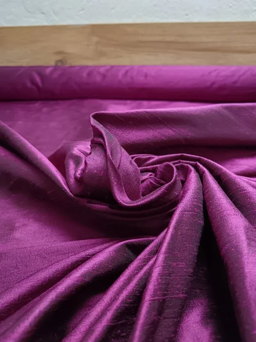 Silk Shantung E 677. 1.30 x 6 m - Textile - 600 m - 130 m - Shantung silk
