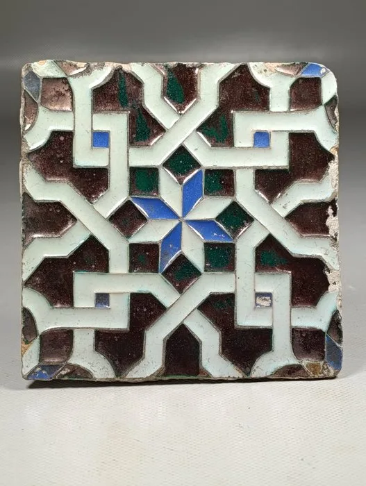 Tile - Geometric pattern centered on an eight-pointed star - Hispano-Mauresque - End of the 16th century – Beginning of the 17th century - Tile