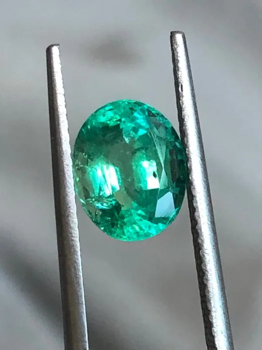 1 pcs Green Emerald - 2.15 ct - International Gemological Institute (IGI)