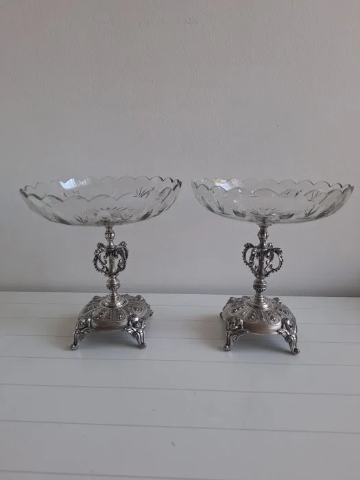 Orivit, WMF / Geislingen - Centrepiece (2) - Identical crystal bowls on tin feet. - Tin, Crystal - Unique Art Nouveau