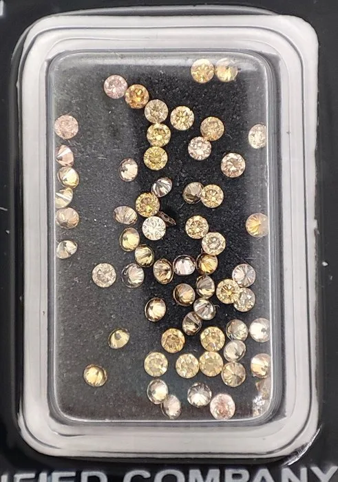 62 pcs Diamond (Natural coloured) - 0.99 ct - Round Mixed colours - VS1, SI1 - Gemmological Centre Israel (G.C.I.)
