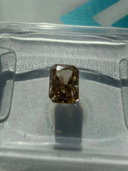 1 pcs Diamond (Natural coloured) - 0.52 ct - Rectangle - Fancy Yellowish, Brownish Yellow, Brown - SI2 - International Gemological Institute (IGI)