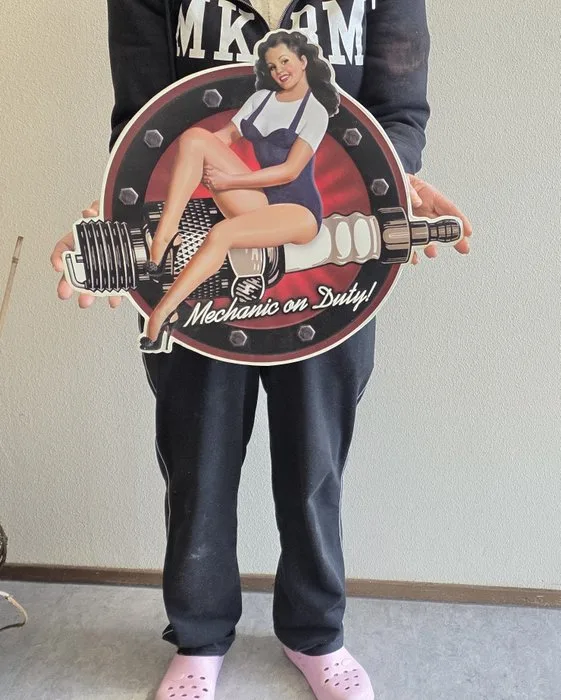AMERICAIN MECHANIC- Pin up-BIG XXL 50 CM - Advertising sign - Metal, Embossed