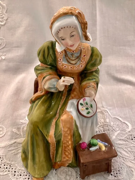 Royal Doulton - Pauline Parsons - Figure - Anne of Cleves - Henry VIII and his six wives - English fine China