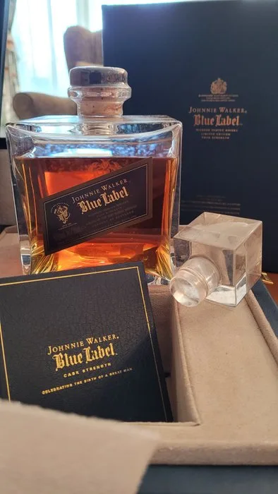 Johnnie Walker Blue Label Cask Strength - Johnnie Walker - b. 2005 - 70cl