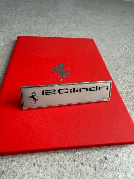 925 silver emblem - Ferrari - 12 Cilindri - 2026