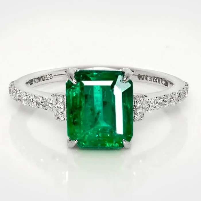 Ring - 14 kt. White gold, IGI 3.08 ct Zambia Green - 3.35ct. tw. Emerald - Diamond