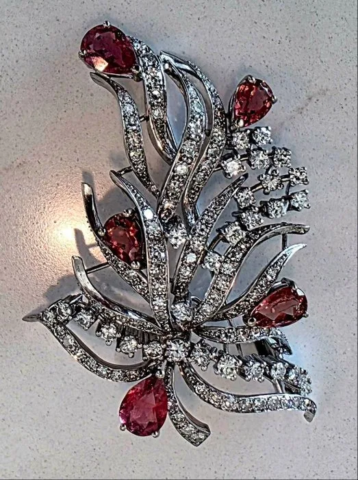 Brooch - 18 kt. White gold - 9.81ct. tw. Tourmaline - Diamond - Tourmalines and diamonds