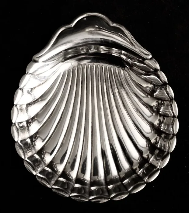 Christofle - FLEURON - Christening cup - Christofle, Paris. FLEURON collection, A Baptism Shell, Top quality, model LOUIS XV style. - Silverplated