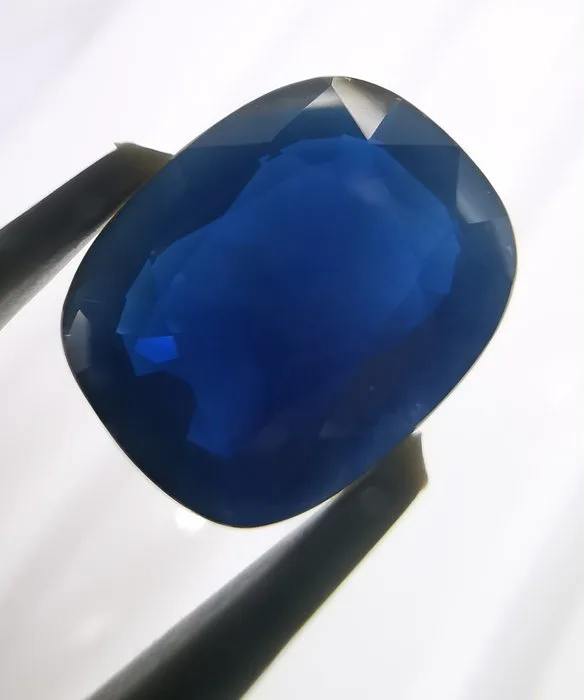 1 pcs Blue Sapphire - 5.68 ct - Instituto Gemólogico Español (IGE) - THAILAND/BIG