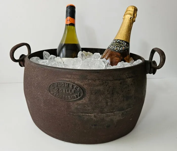 E. Pugh and Co. - 19e eeuwse 'Reizigers' kookpot - Champagne cooler - cast iron