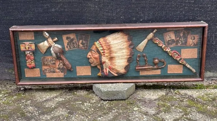 Display cabinet - Native American – 3D wall display cabinet – Native American chief – historical decoration - Wood, Glass