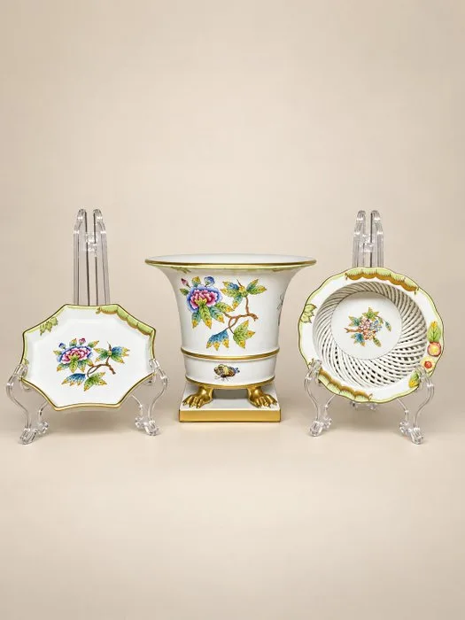 Herend - Vase (3) - Empire Vase 6402, openwork basket 7376 & octagonal bowl 8753 - Handpainted - Queen Victoria