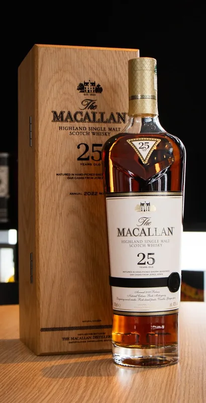 The Macallan 25 Year Old Sherry Oak 2022 (70cl, 43%)