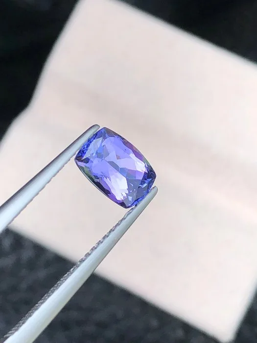 1 pcs Blue, Purple, Violet Tanzanite - 1.56 ct - International Gemological Institute (IGI)