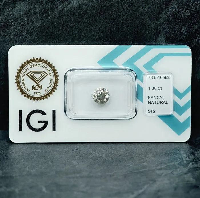 1 pcs Diamond (Natural coloured) - 1.30 ct - Round - Fancy light Greyish Yellow - SI2 - International Gemological Institute (IGI)