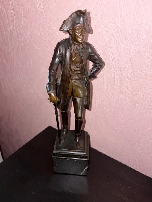 Statue, Fritz - 29 cm - Bronze, Marble