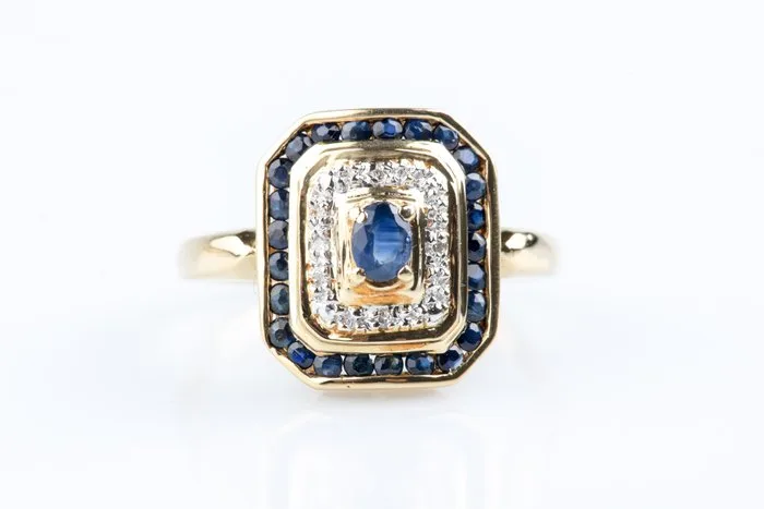 Ring - 18 kt. Yellow gold - 0.56ct. tw. Sapphire - Diamond