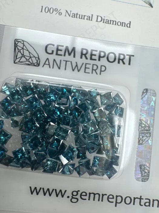 101 pcs Diamond (Colour-treated) - 5.40 ct - Fancy deep, Fancy Greenish, Blue Blue - VS2 - Gem Report Antwerp (GRA)