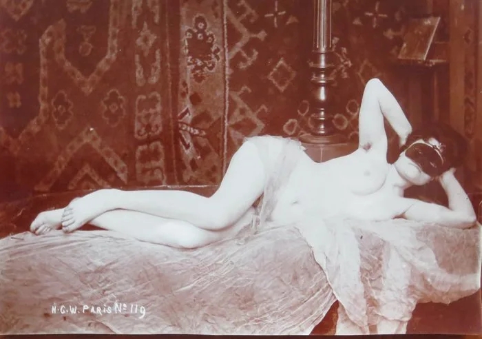 Henri Oltramare e.a. - Vrouwen op bed (3x)